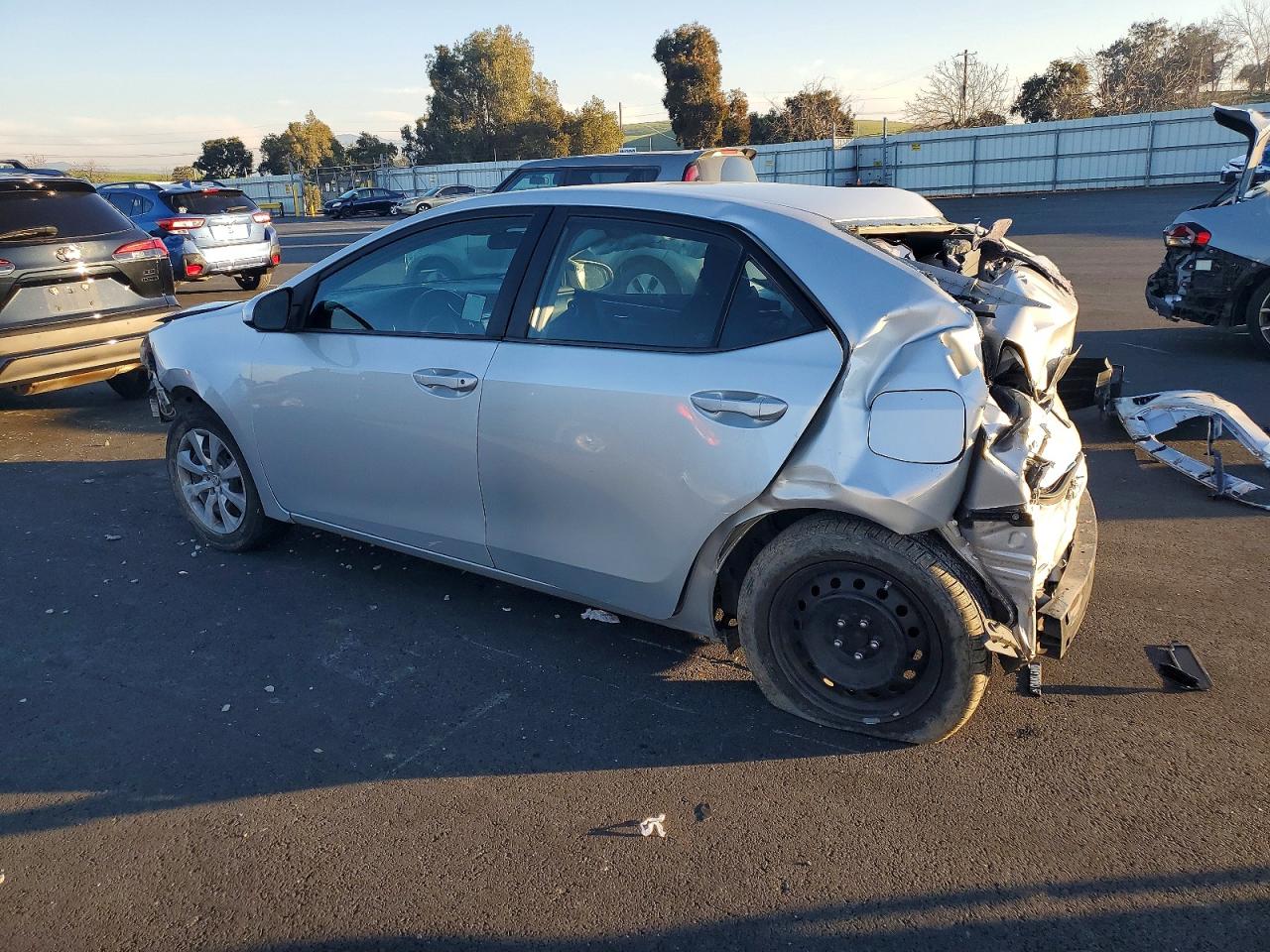 2018 TOYOTA COROLLA photo 2