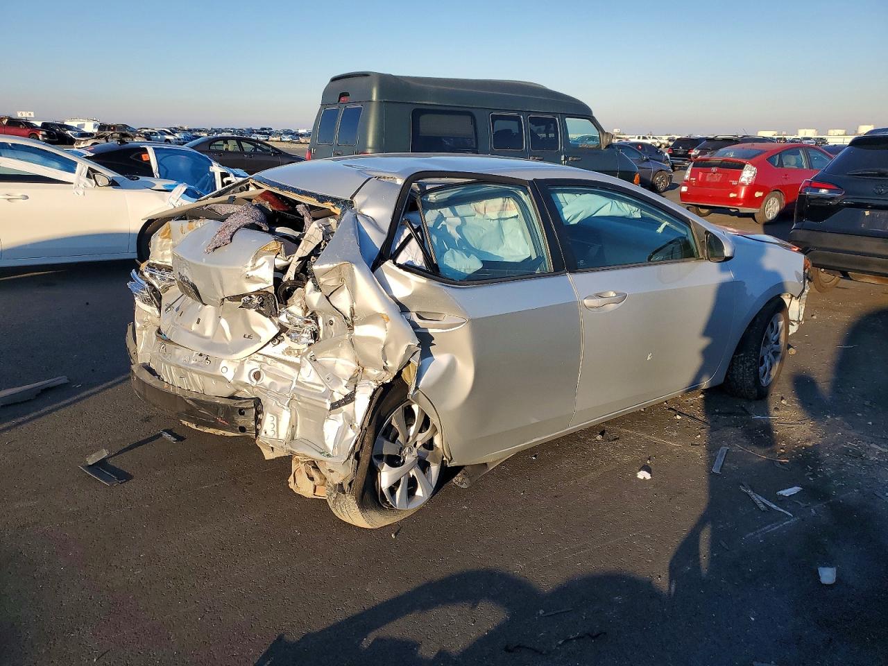 2018 TOYOTA COROLLA photo 3