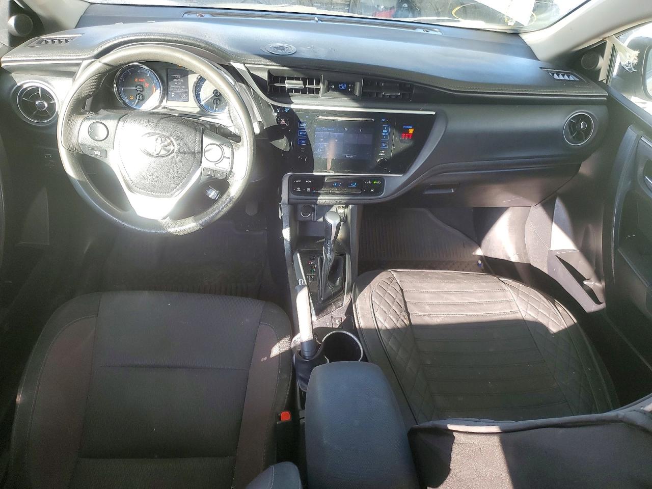 2018 TOYOTA COROLLA photo 8
