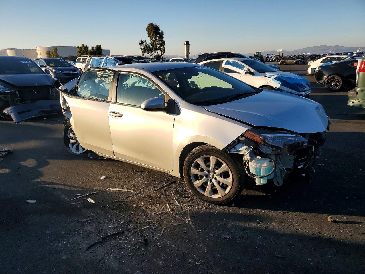 2018 TOYOTA COROLLA photo 4
