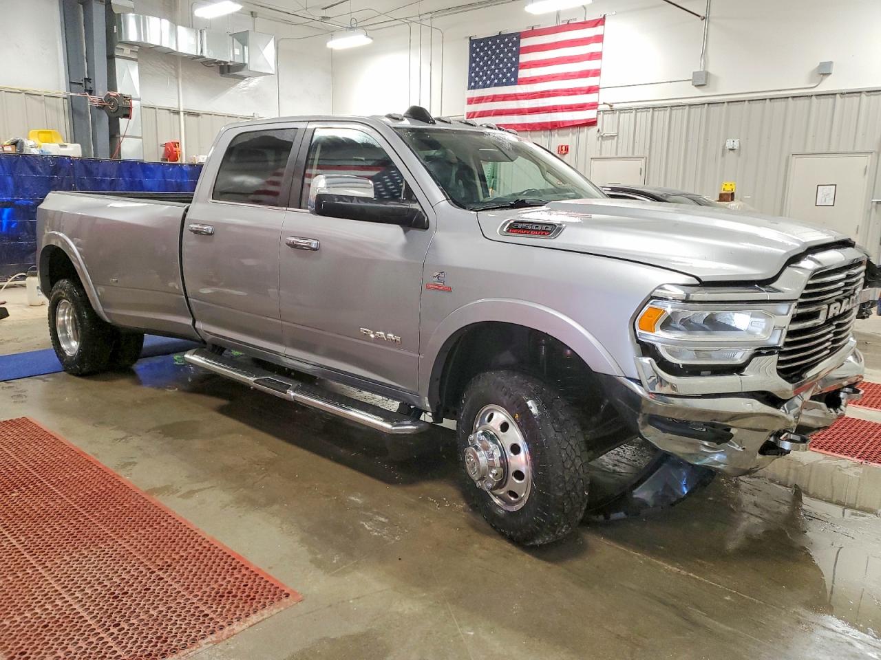 2022 RAM 3500 LARAMIE photo 4