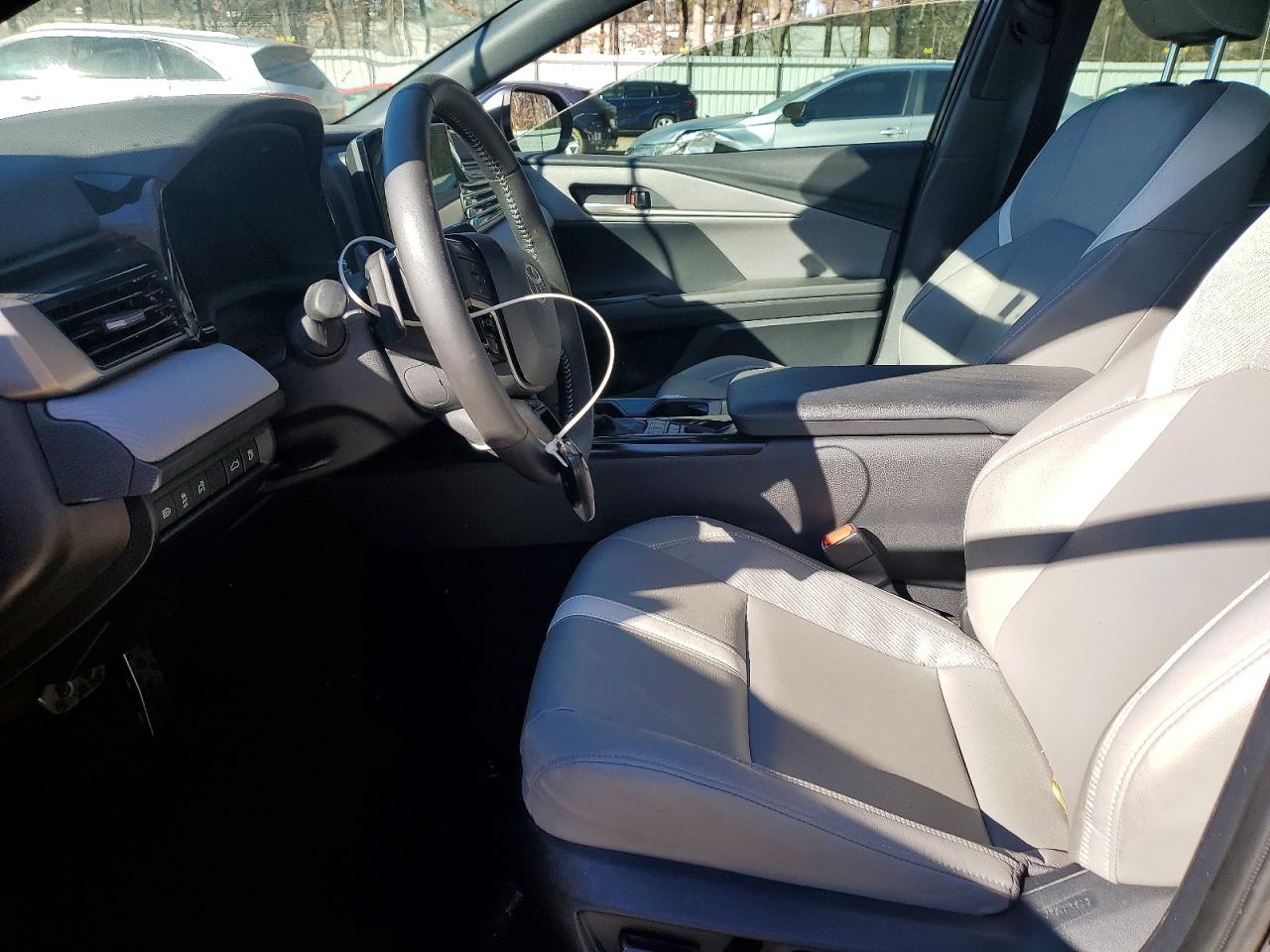 2025 TOYOTA CAMRY photo 7