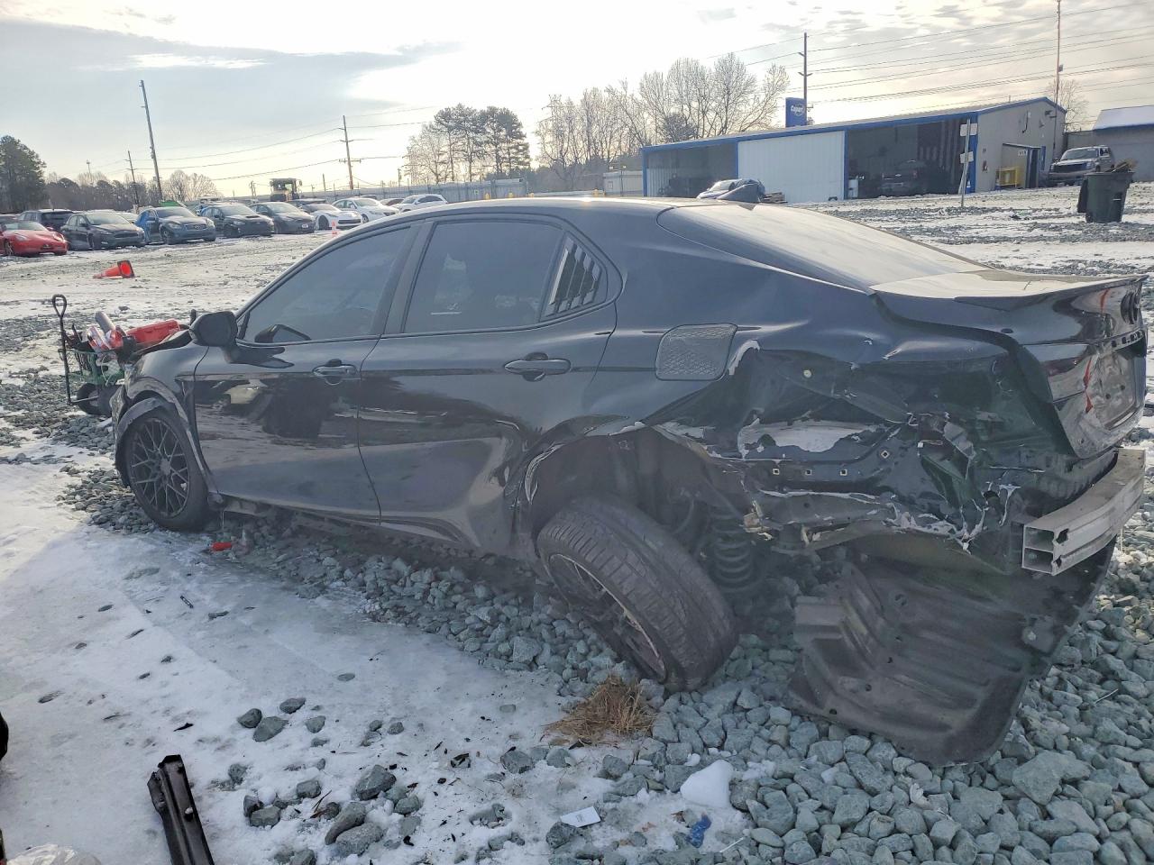2019 TOYOTA CAMRY SE photo 3