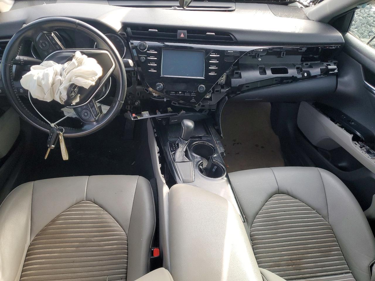 2019 TOYOTA CAMRY SE photo 15