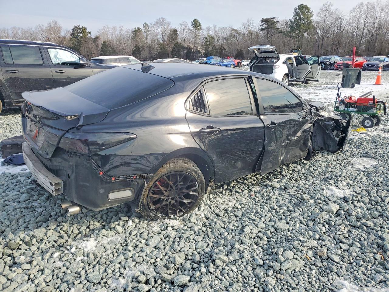2019 TOYOTA CAMRY SE photo 5