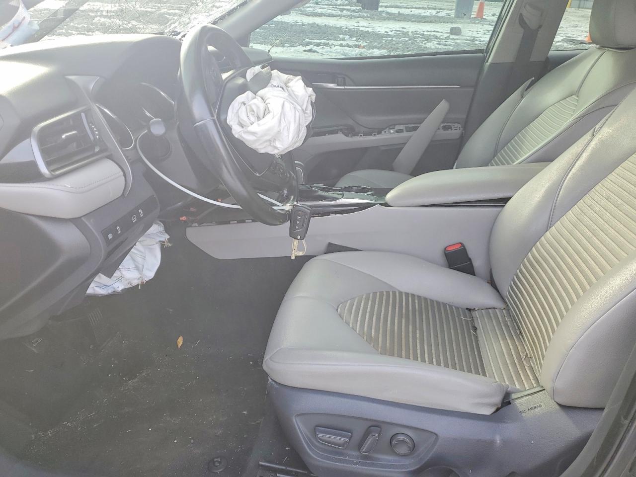 2019 TOYOTA CAMRY SE photo 13