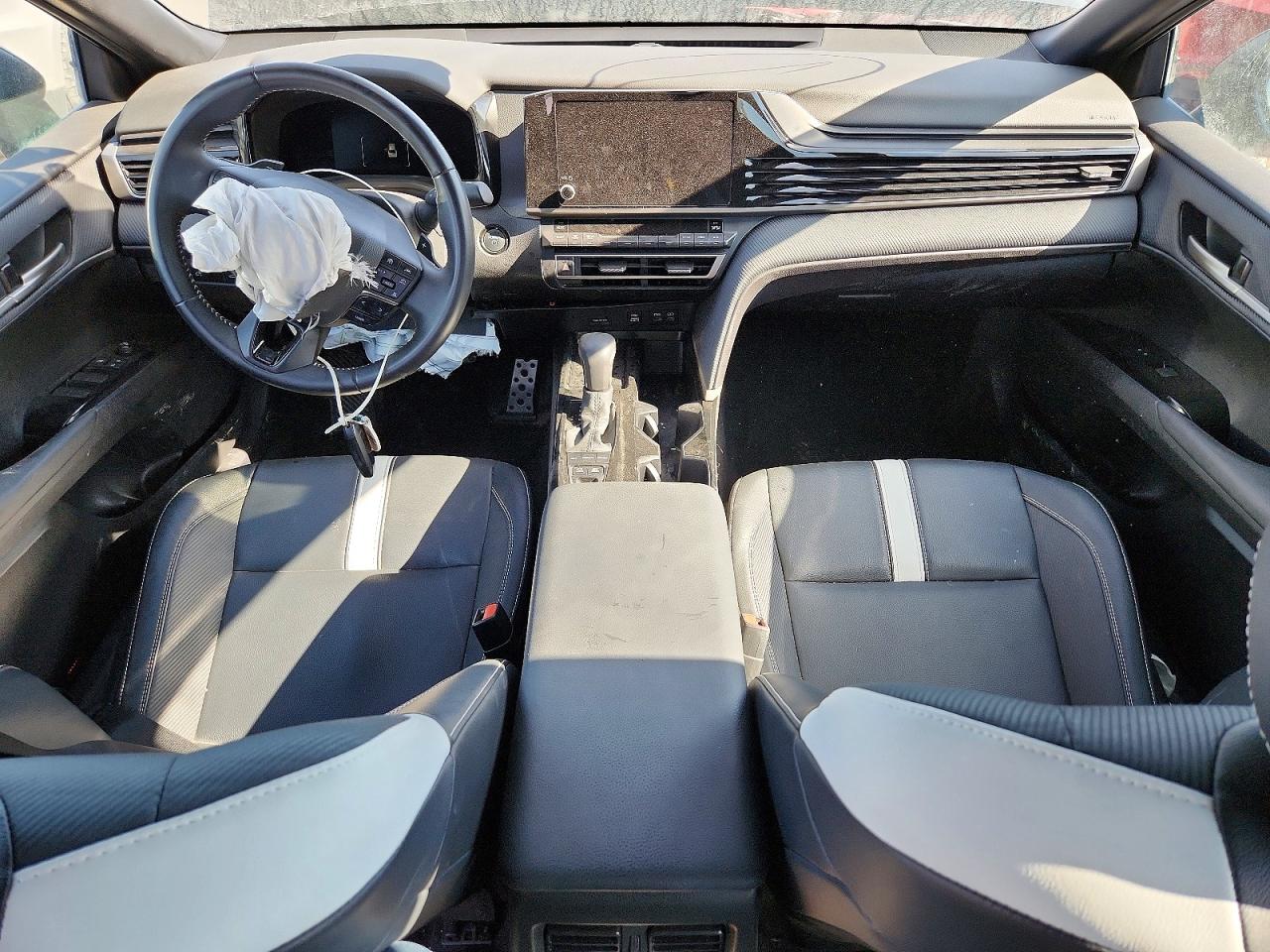 2025 TOYOTA CAMRY photo 8