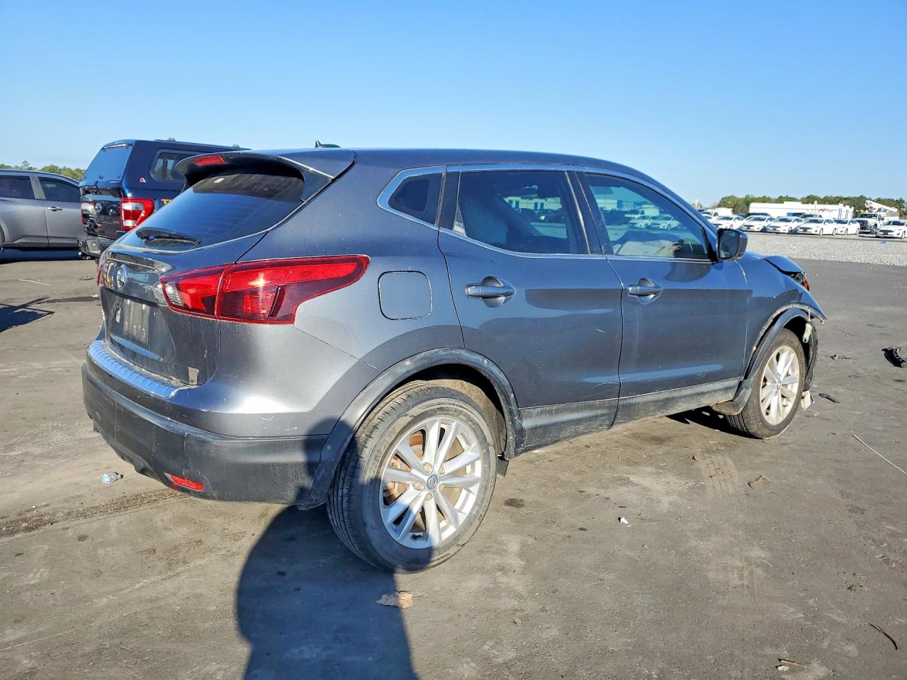 2018 NISSAN ROGUE SPORT S photo 3