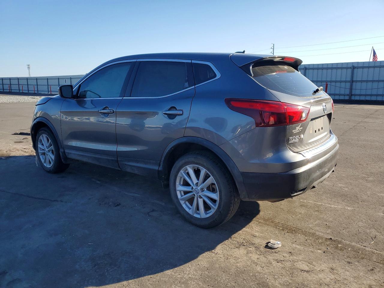 2018 NISSAN ROGUE SPORT S photo 2