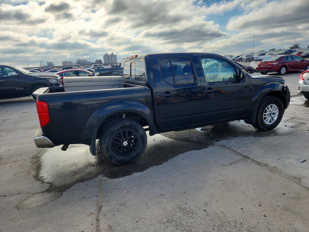 2017 NISSAN FRONTIER SV photo 5