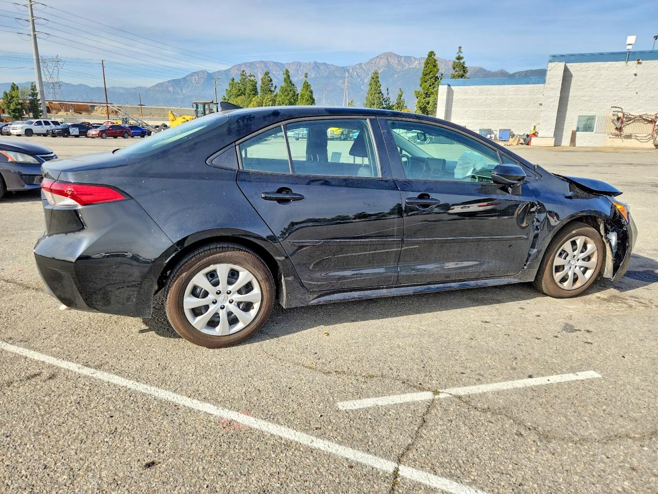 2025 TOYOTA COROLLA LE photo 3