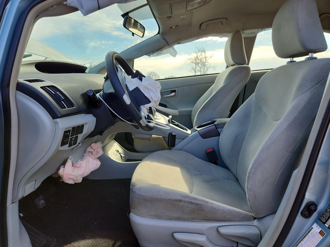 2015 TOYOTA PRIUS TWO photo 19