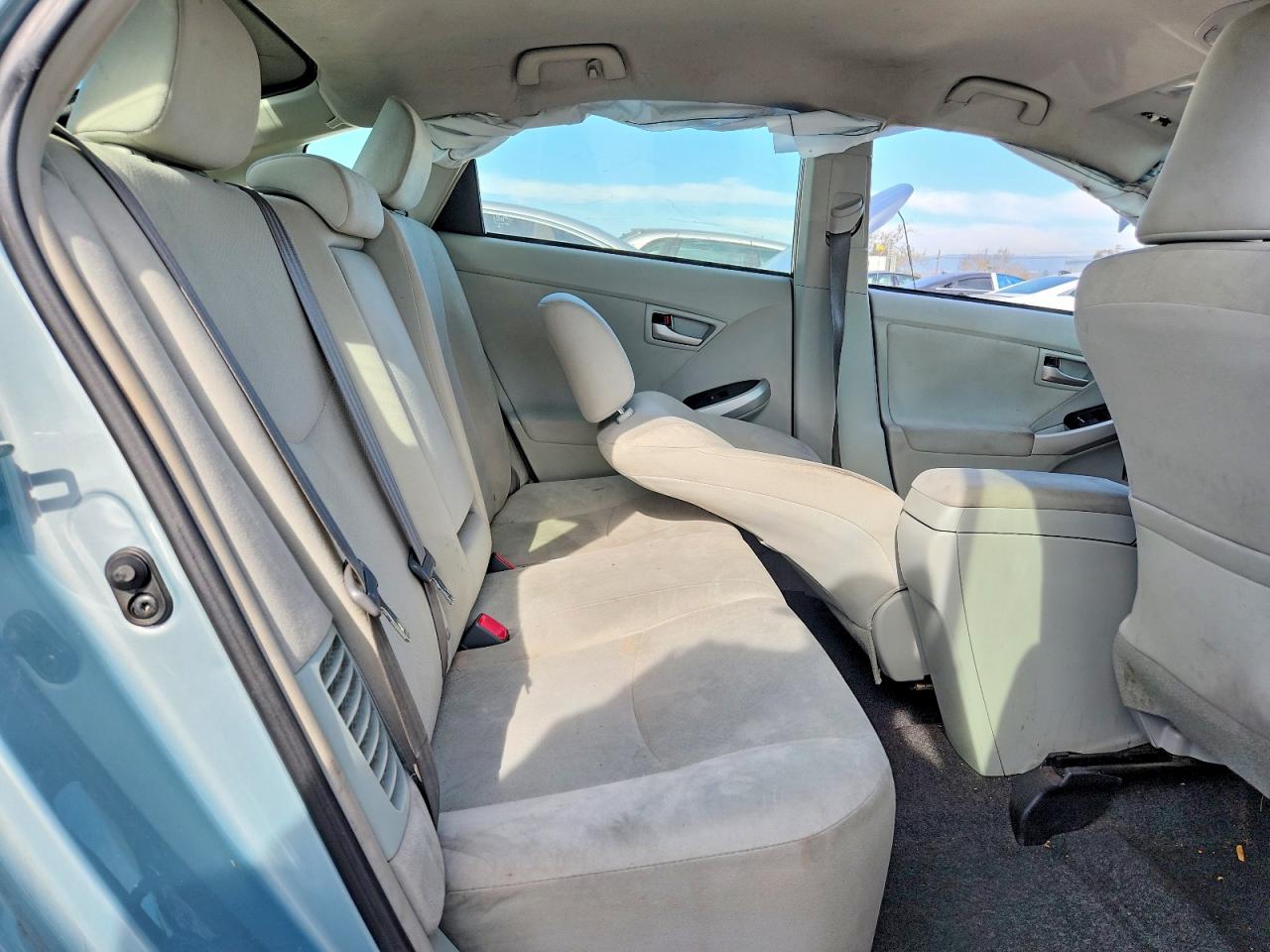 2015 TOYOTA PRIUS TWO photo 28