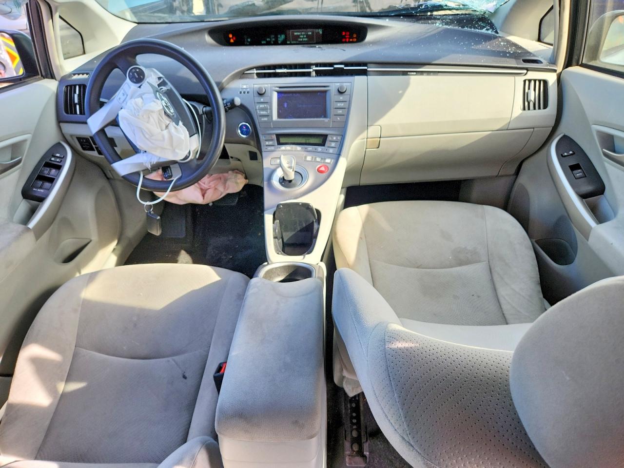 2015 TOYOTA PRIUS TWO photo 22