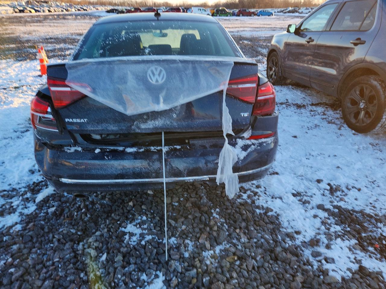 2018 VOLKSWAGEN PASSAT S photo 16