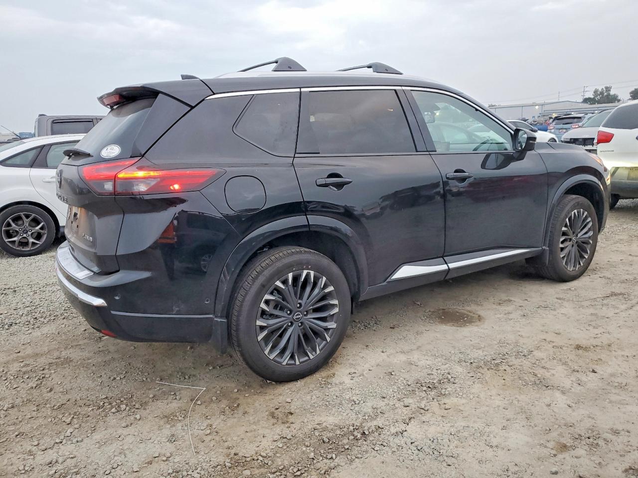 2025 NISSAN ROGUE PLATINUM photo 5