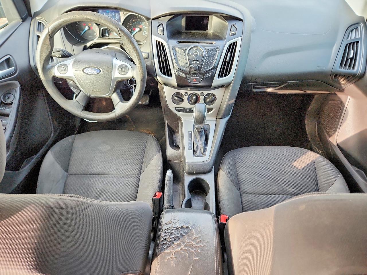 2014 FORD FOCUS SE photo 8