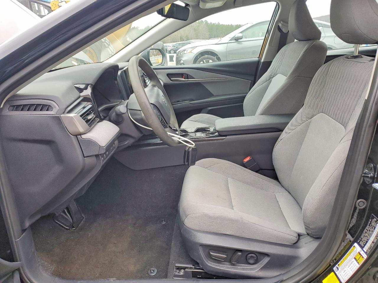 2025 TOYOTA CAMRY XSE photo 7