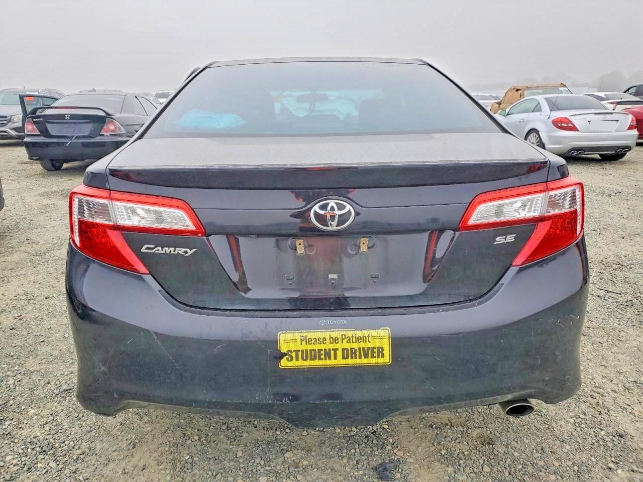 2014 TOYOTA CAMRY L photo 11