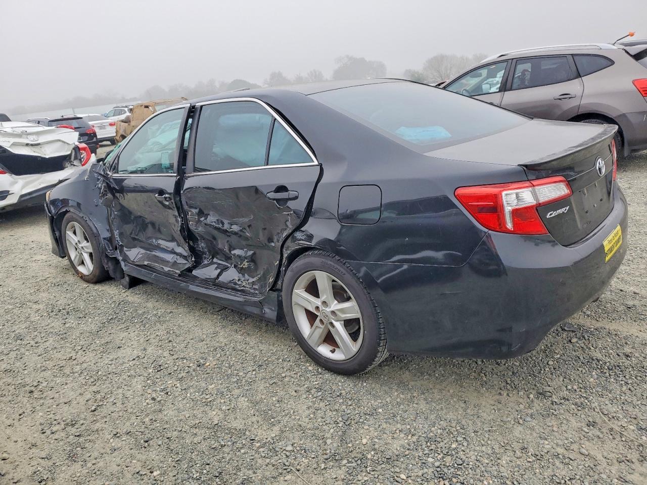 2014 TOYOTA CAMRY L photo 3