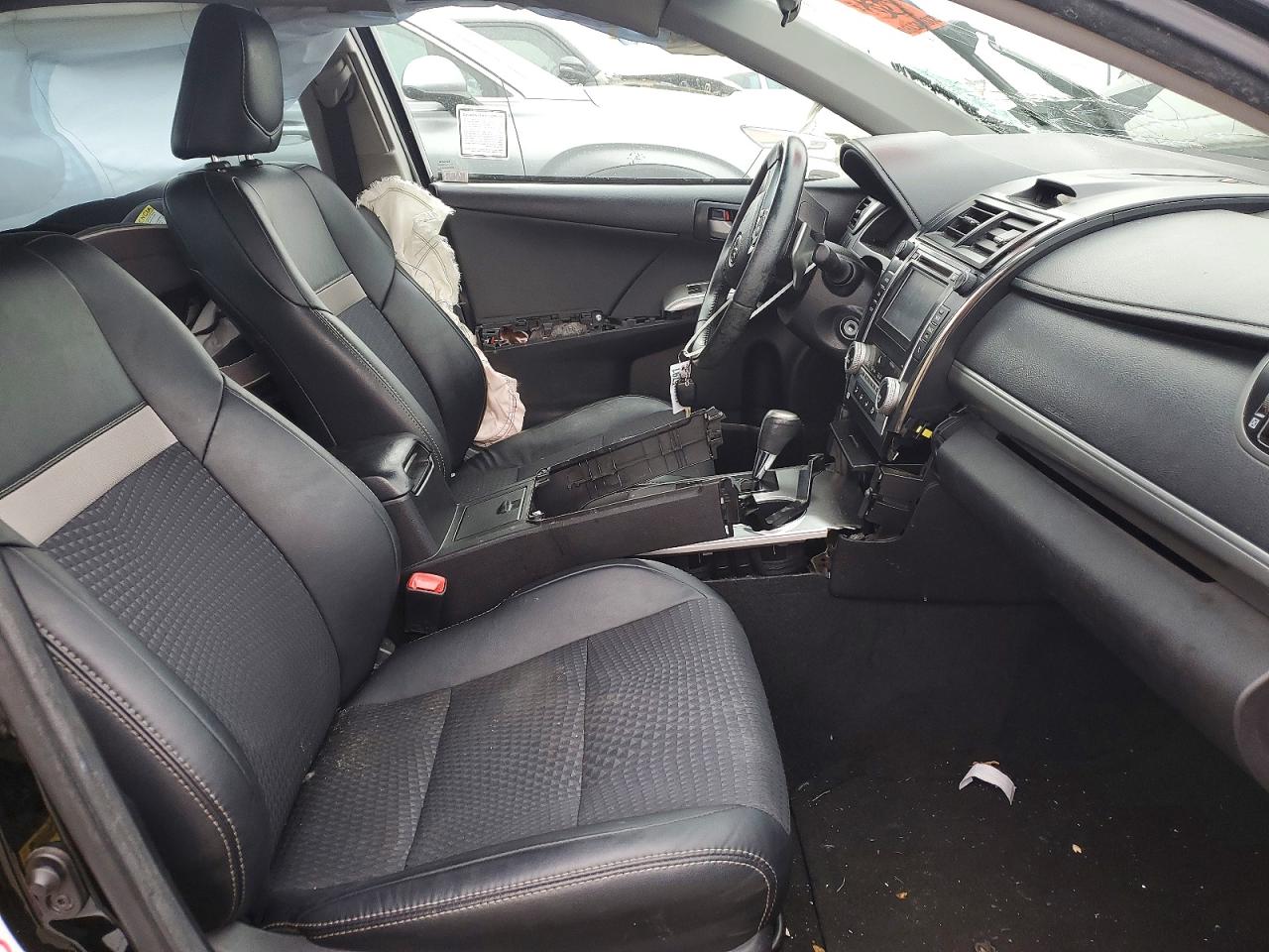 2014 TOYOTA CAMRY L photo 13