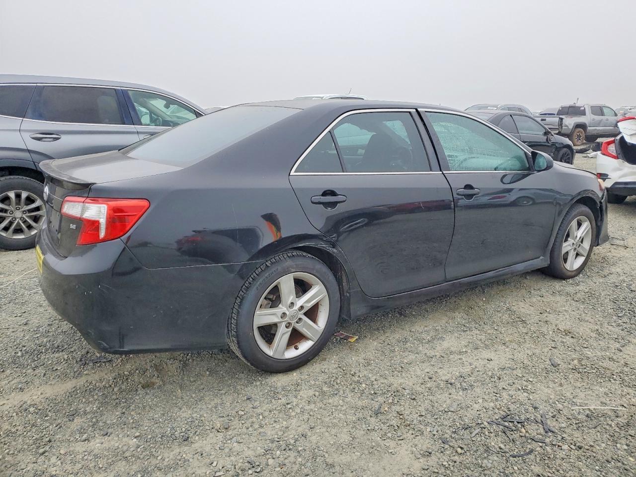 2014 TOYOTA CAMRY L photo 5
