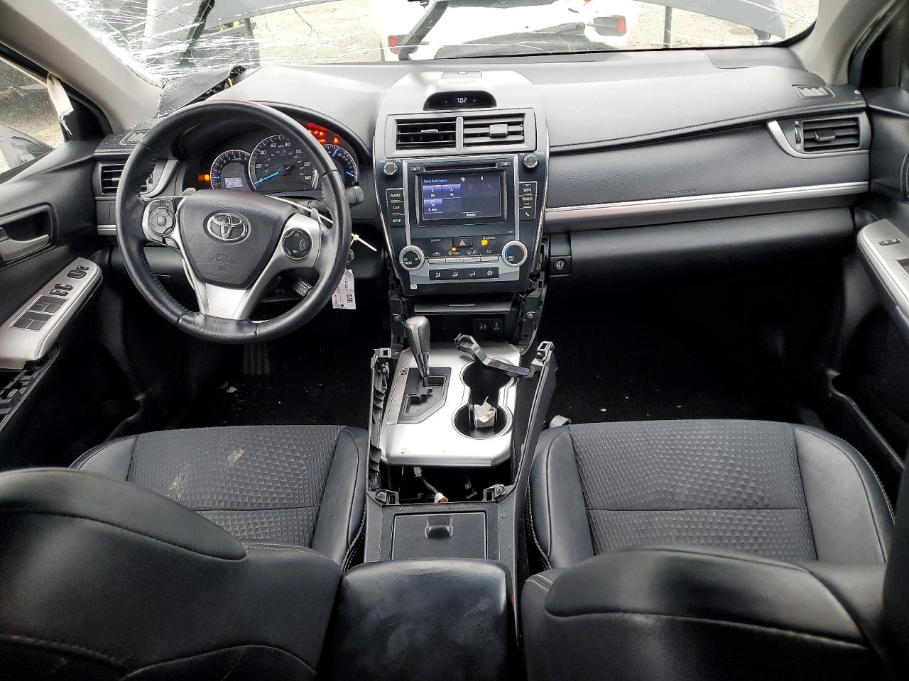 2014 TOYOTA CAMRY L photo 15