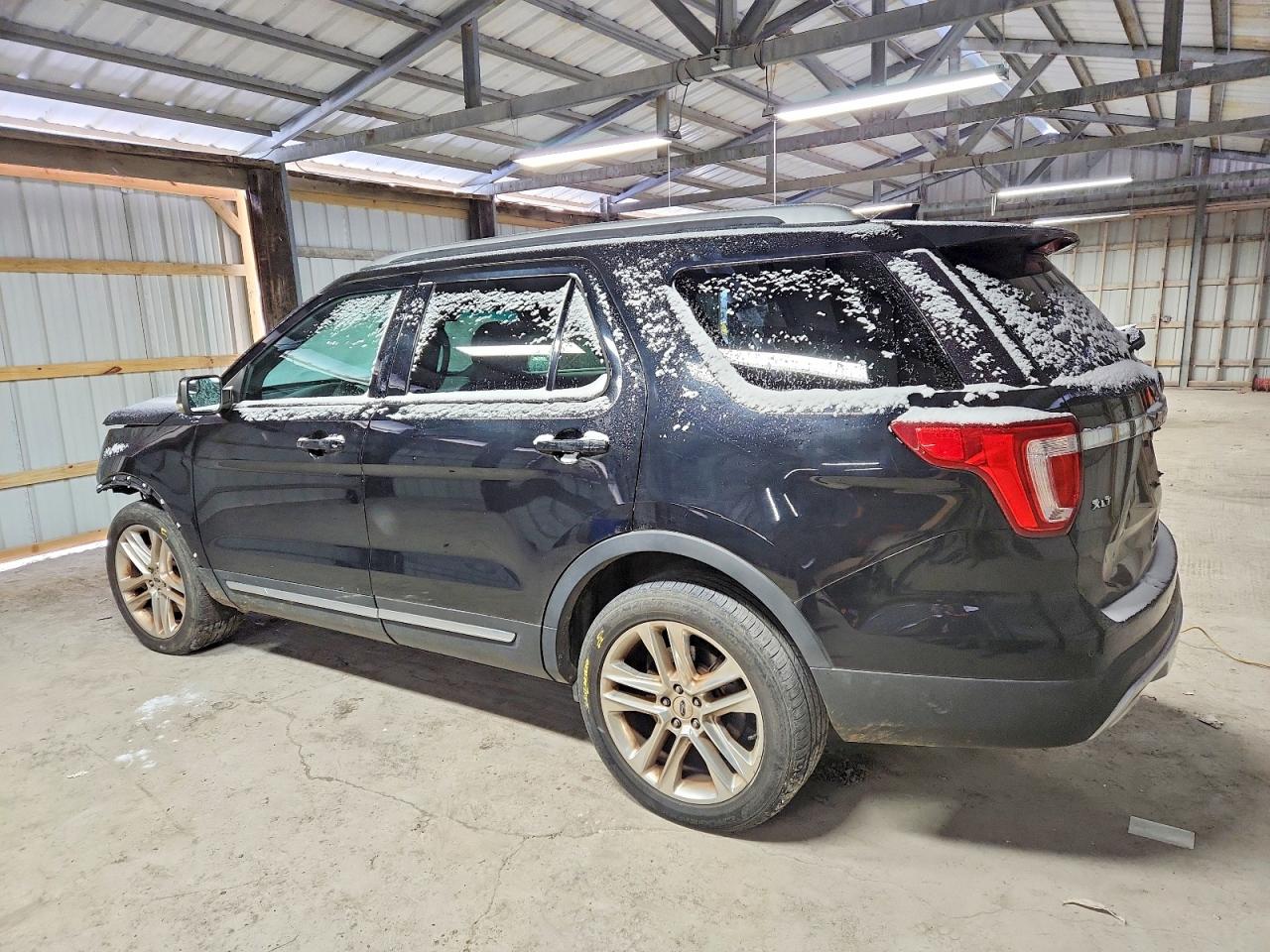 2016 FORD EXPLORER XLT photo 2