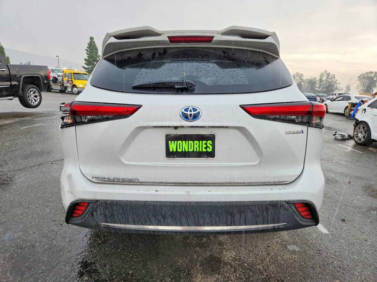 2022 TOYOTA HIGHLANDER HYBRID LE photo 6