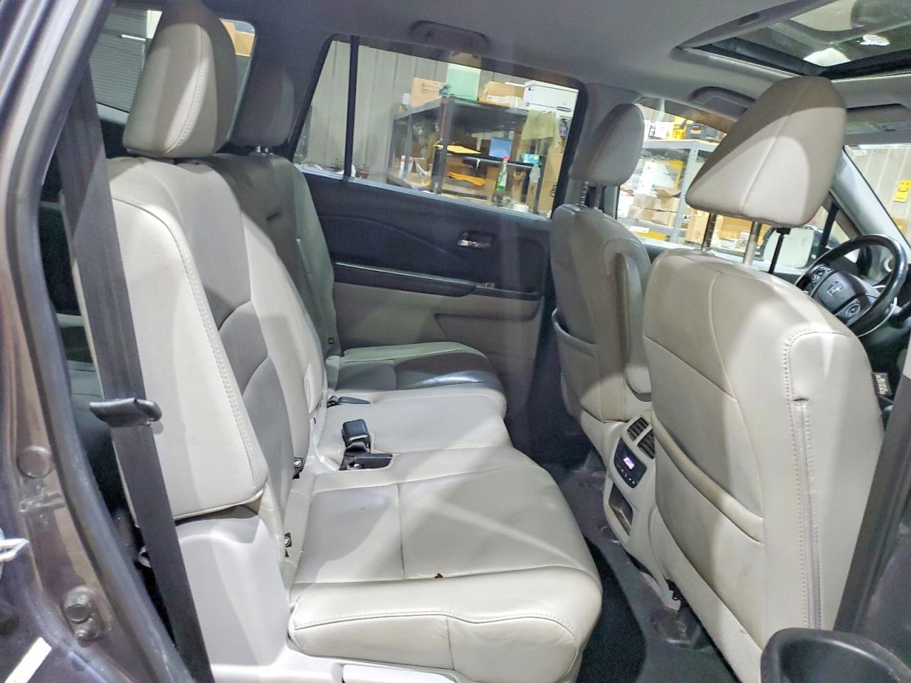 2016 HONDA PILOT EXLN photo 11