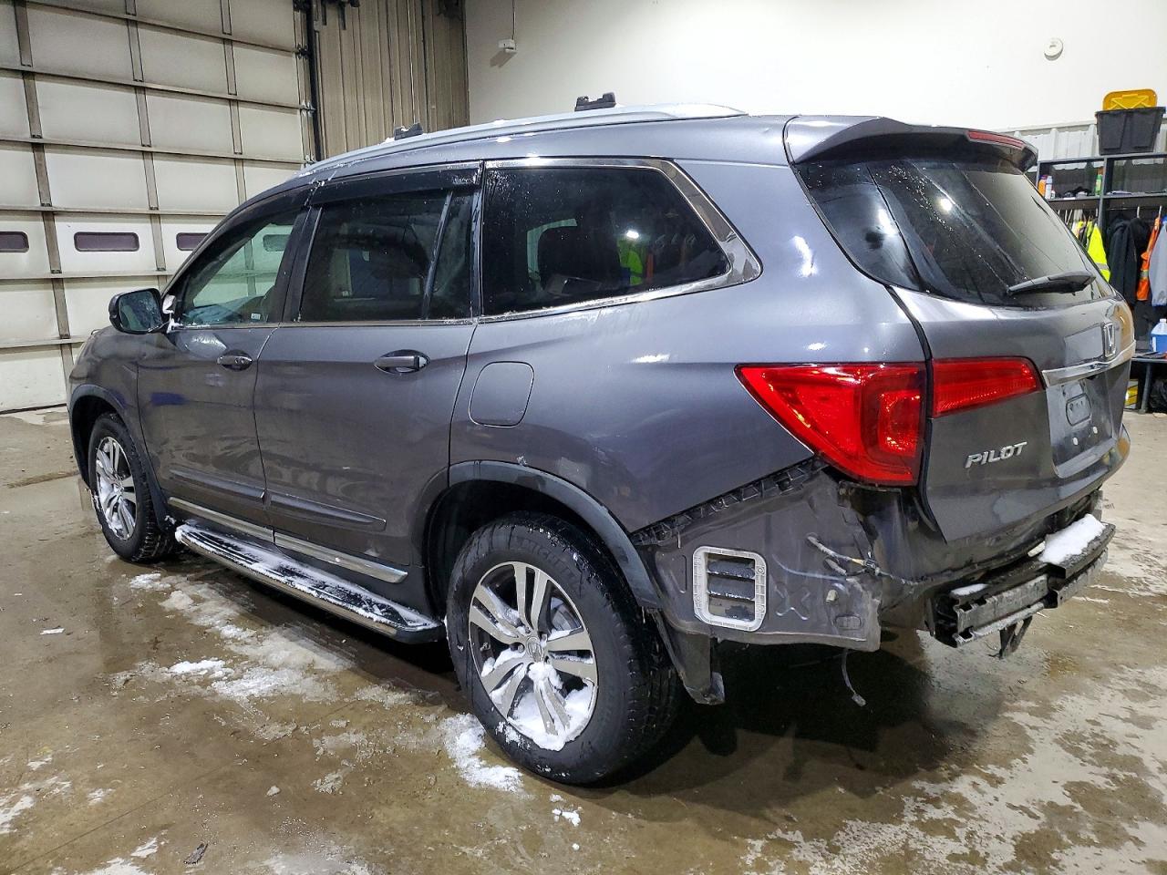 2016 HONDA PILOT EXLN photo 2