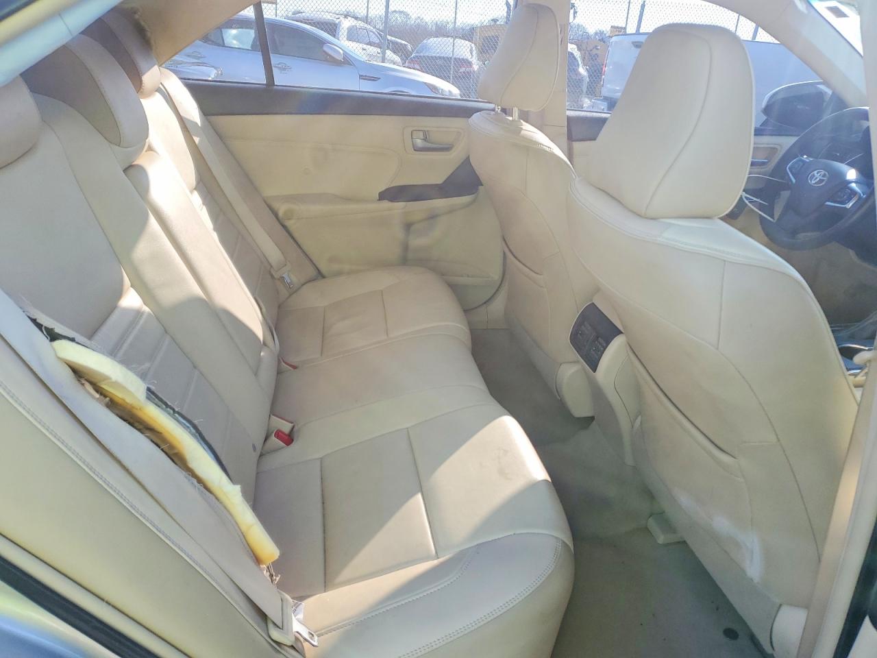 2015 TOYOTA CAMRY LE photo 10