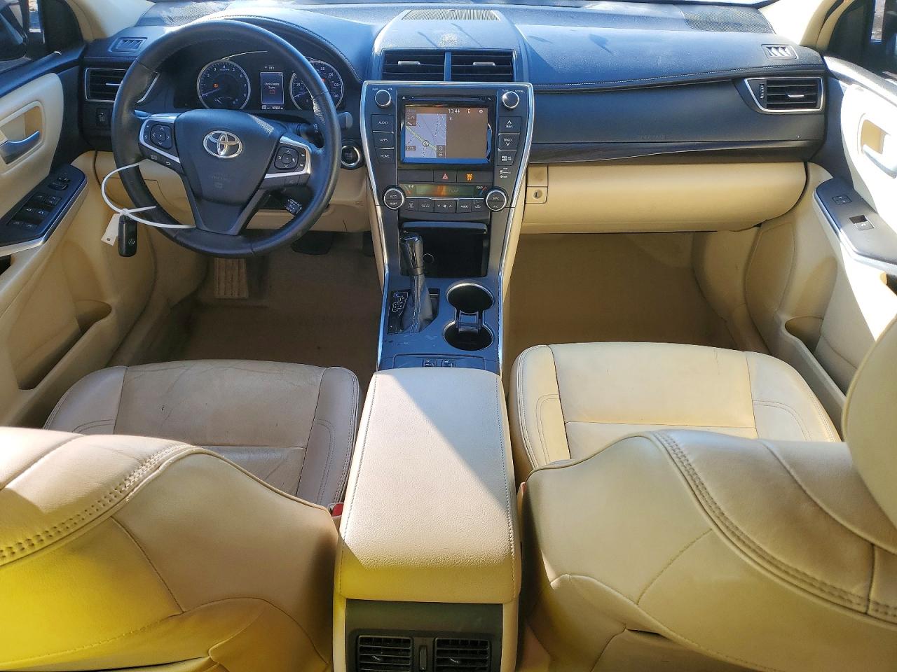 2015 TOYOTA CAMRY LE photo 8