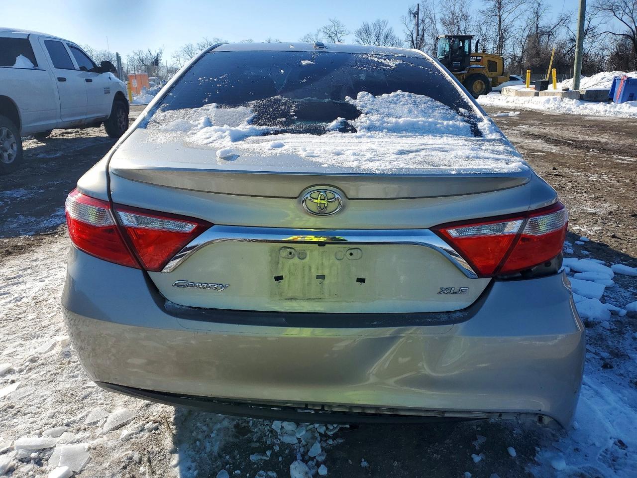 2015 TOYOTA CAMRY LE photo 6