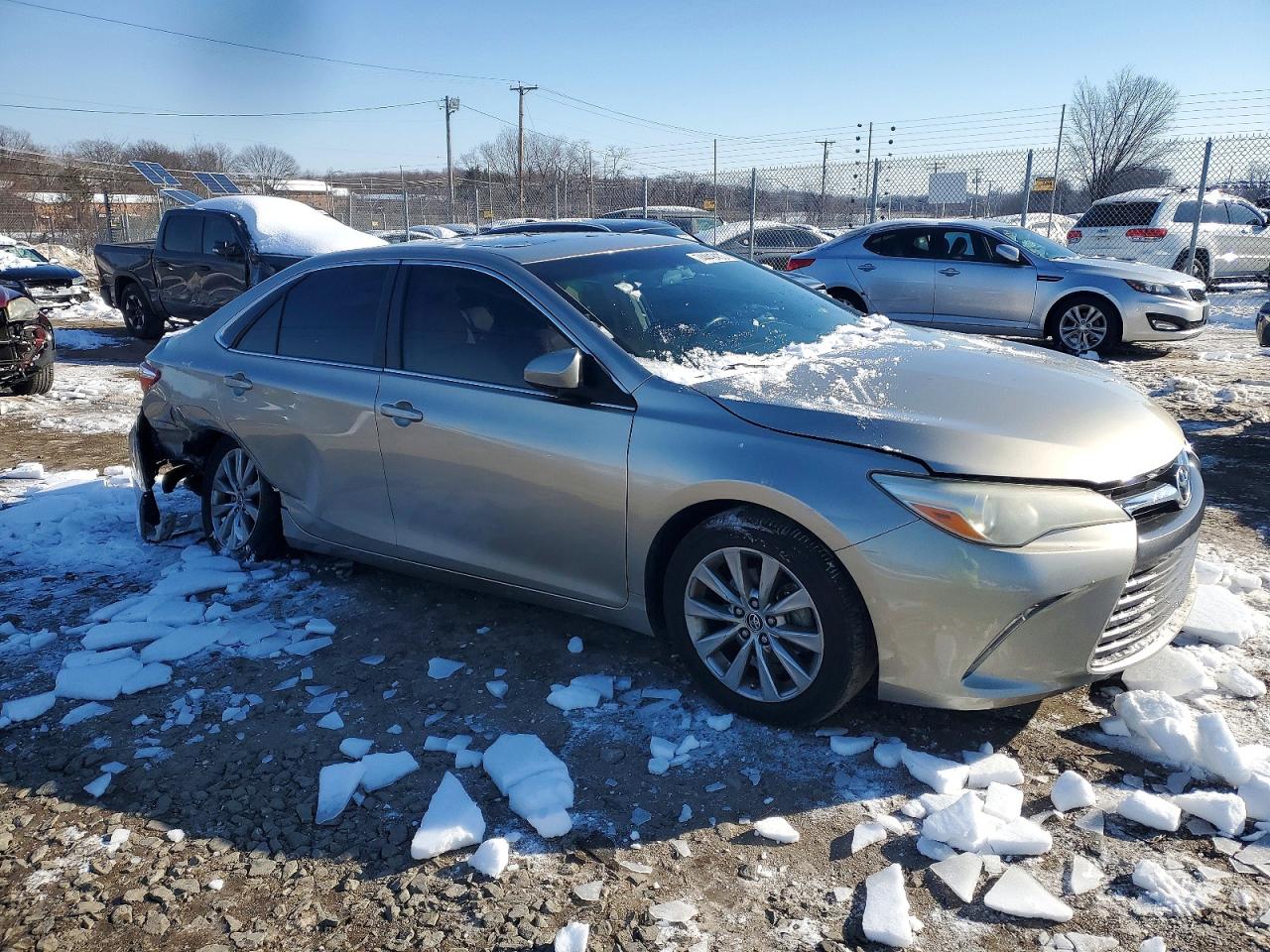 2015 TOYOTA CAMRY LE photo 4