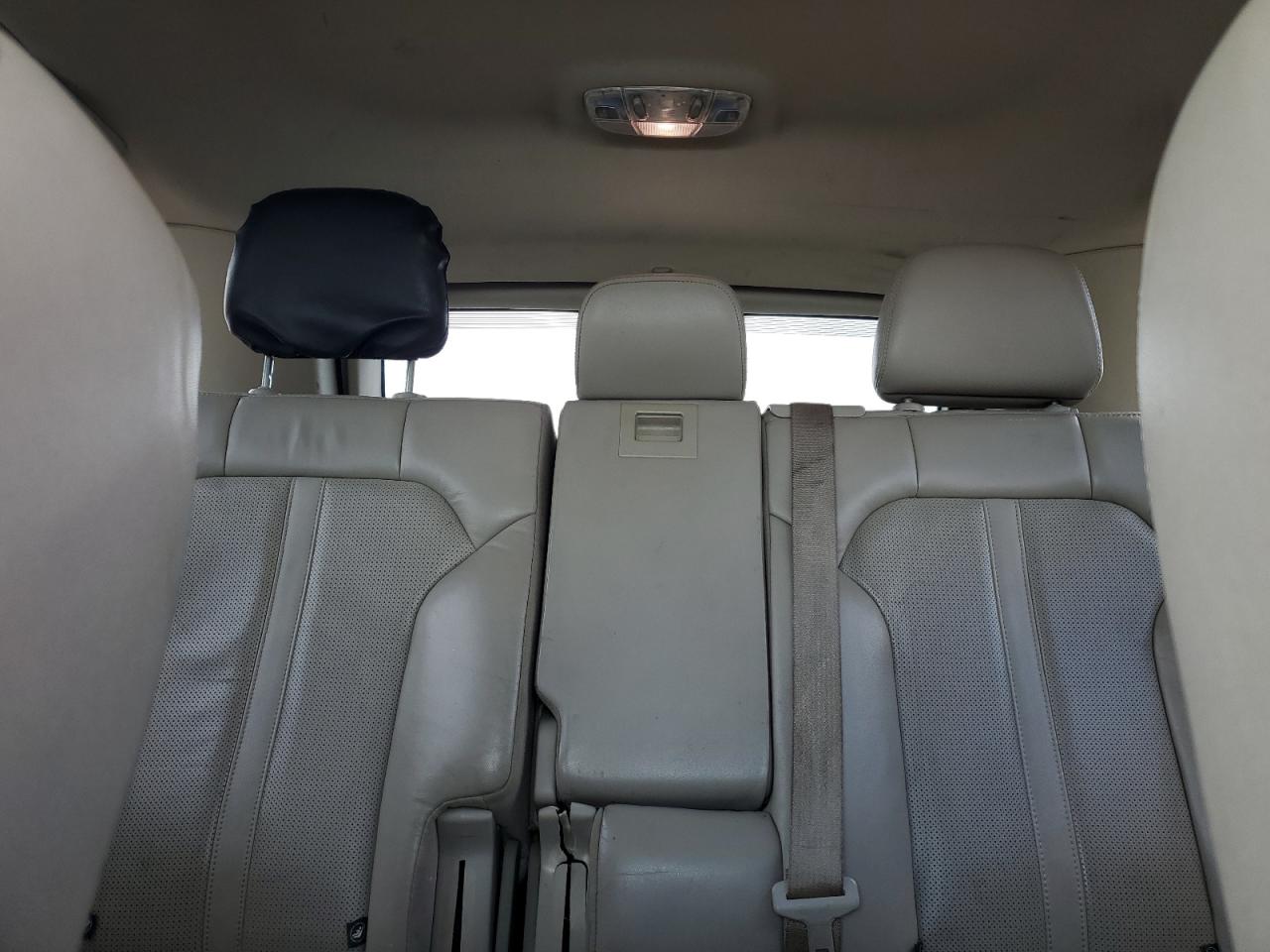 2011 LINCOLN TOWNHOUSE MKX photo 19