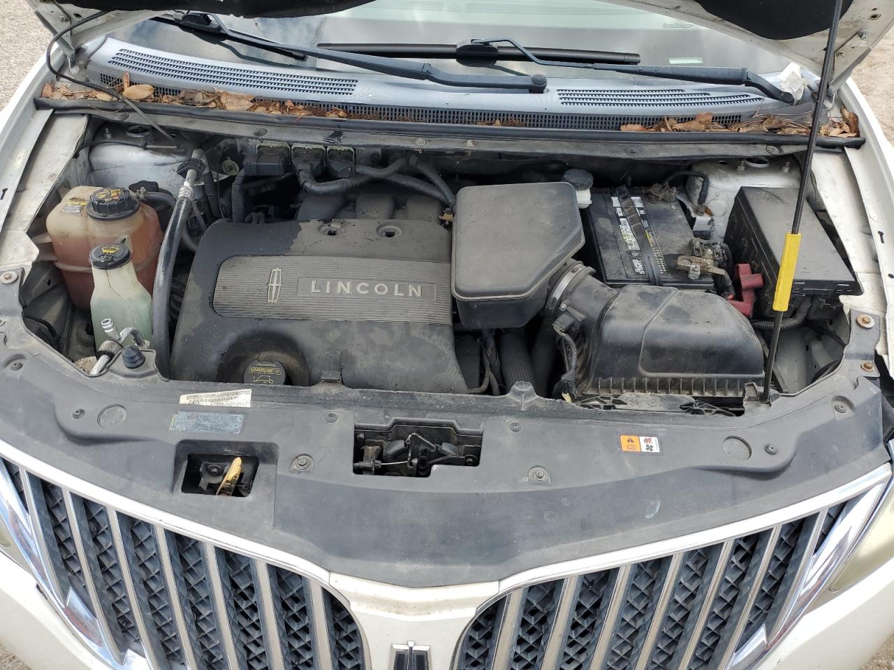 2011 LINCOLN TOWNHOUSE MKX photo 23