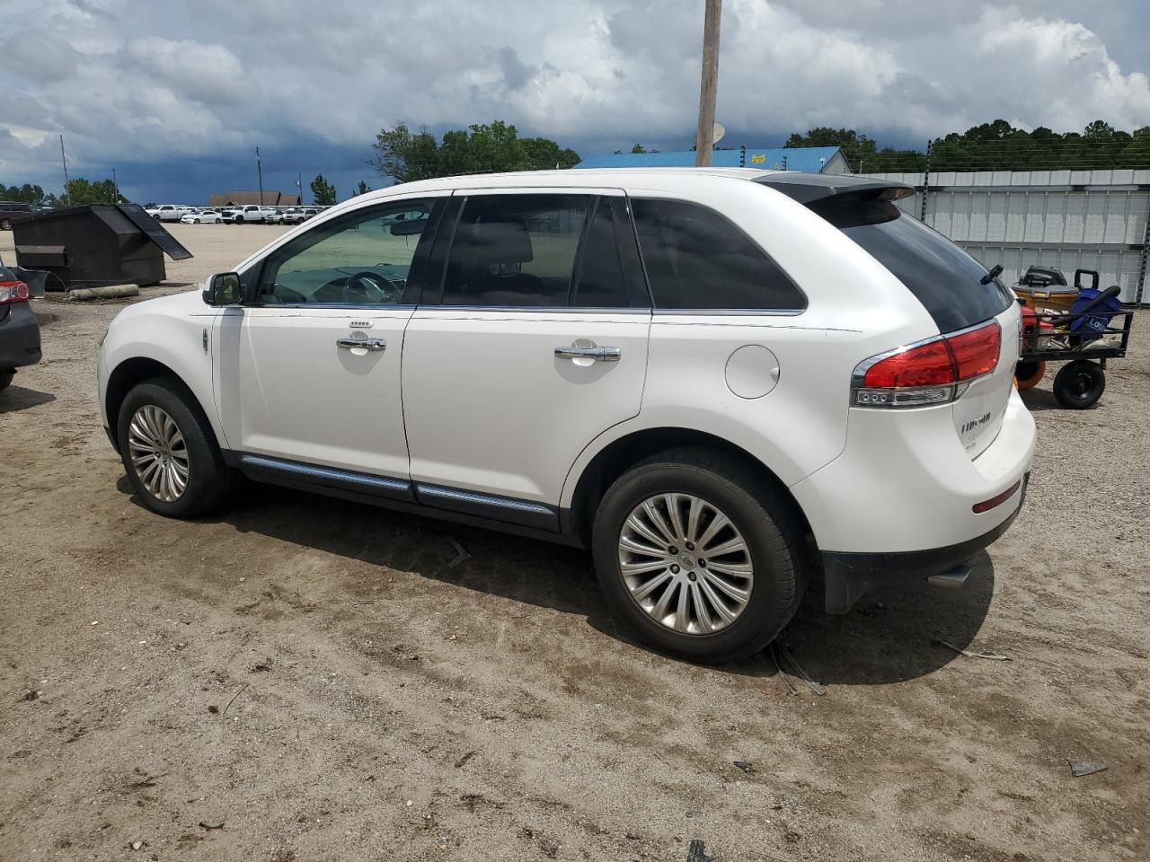 2011 LINCOLN TOWNHOUSE MKX photo 3