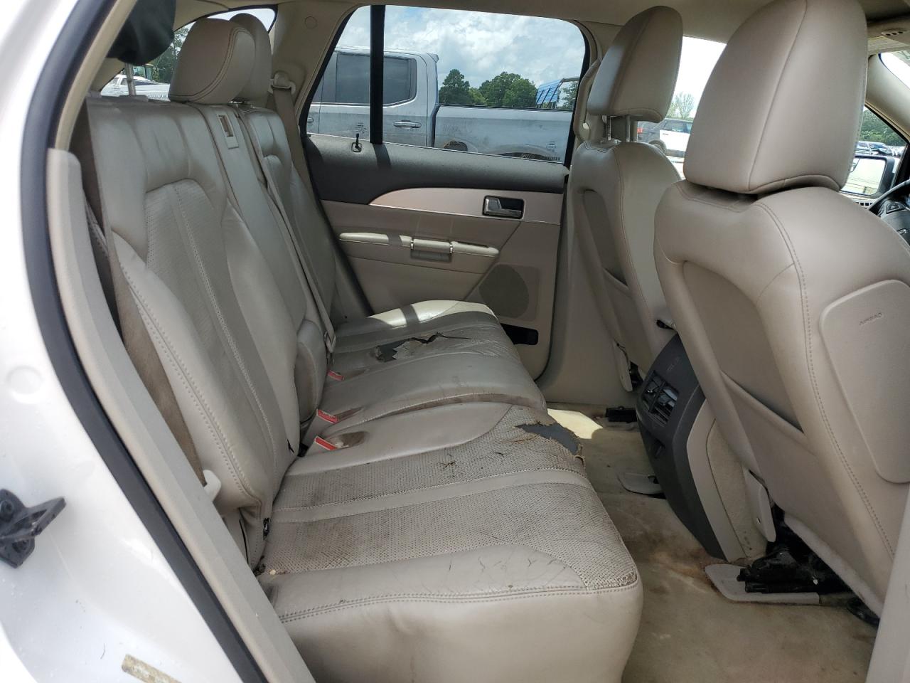 2011 LINCOLN TOWNHOUSE MKX photo 21
