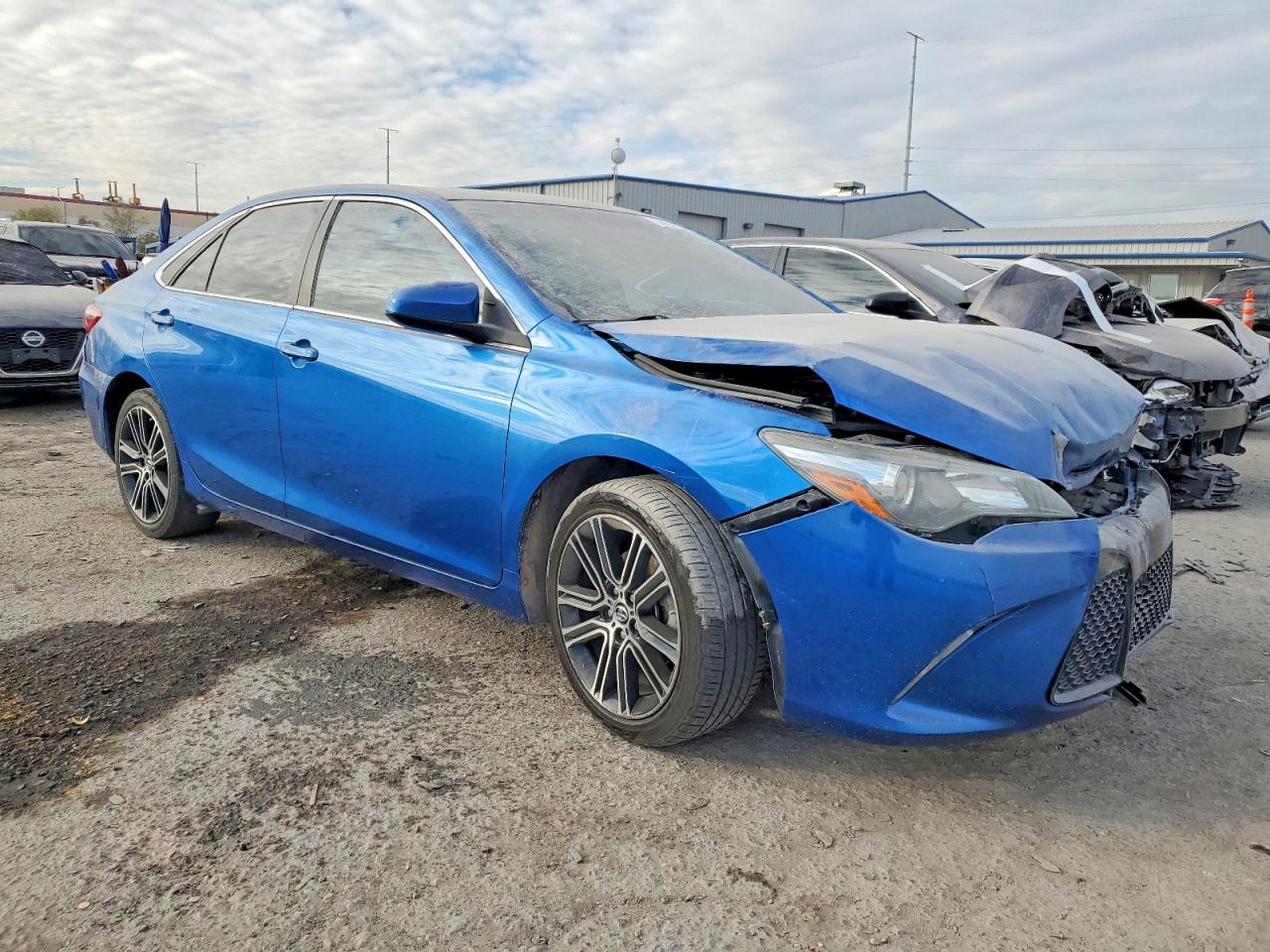 2016 TOYOTA CAMRY LE photo 4