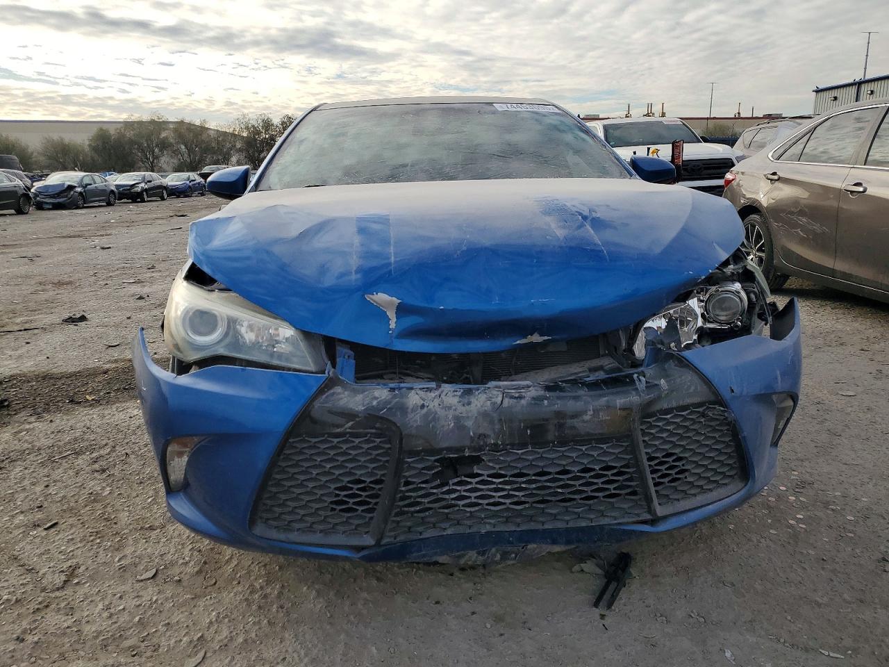 2016 TOYOTA CAMRY LE photo 5