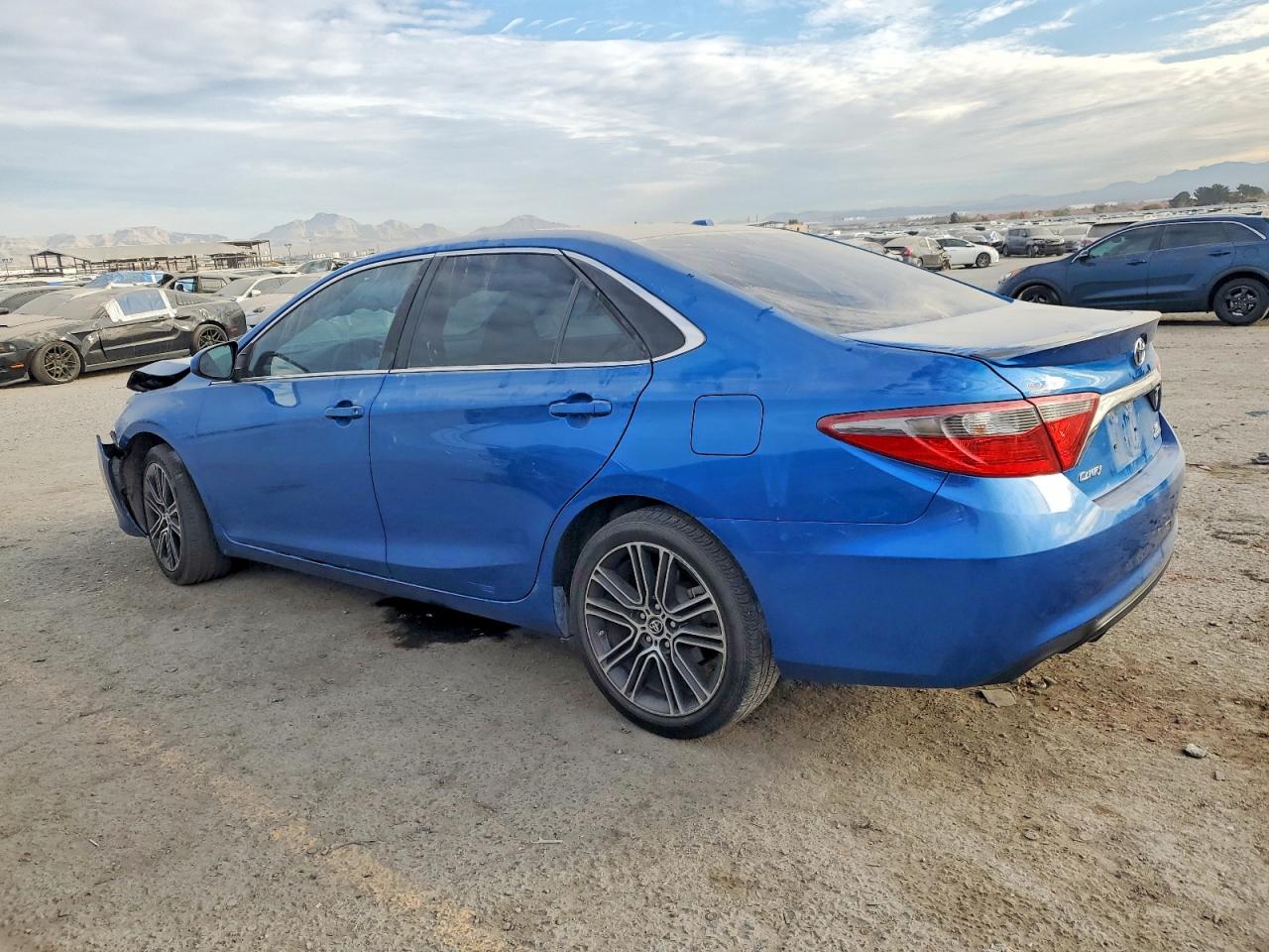 2016 TOYOTA CAMRY LE photo 2