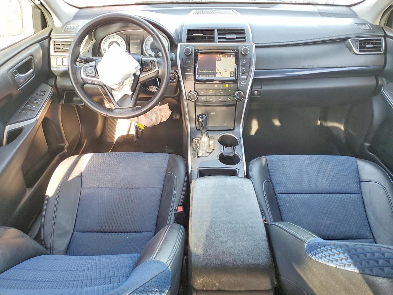 2016 TOYOTA CAMRY LE photo 8
