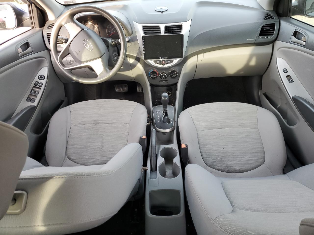 2017 HYUNDAI ACCENT SE photo 8