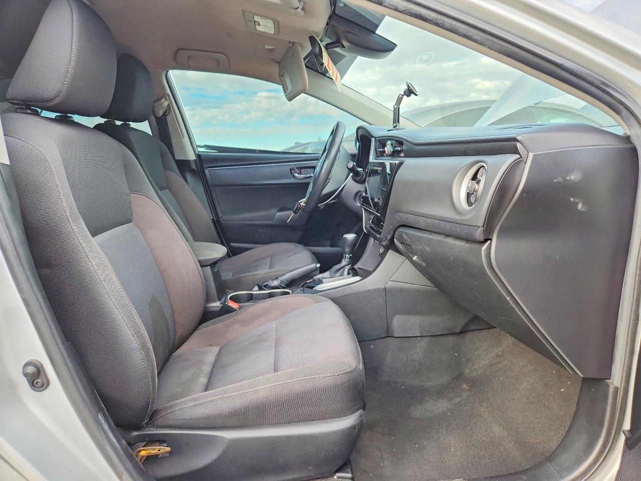 2019 TOYOTA COROLLA photo 13