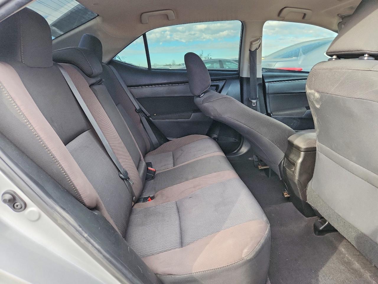 2019 TOYOTA COROLLA photo 19