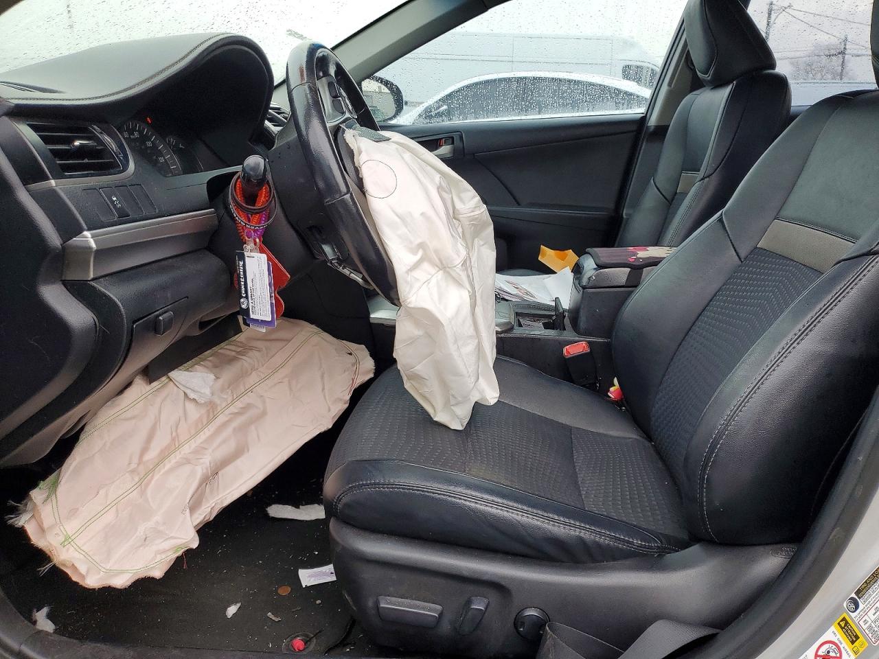 2014 TOYOTA CAMRY L photo 13