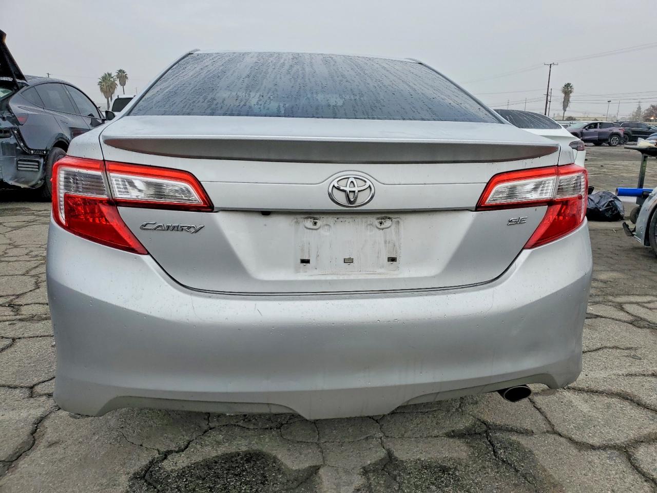2014 TOYOTA CAMRY L photo 11
