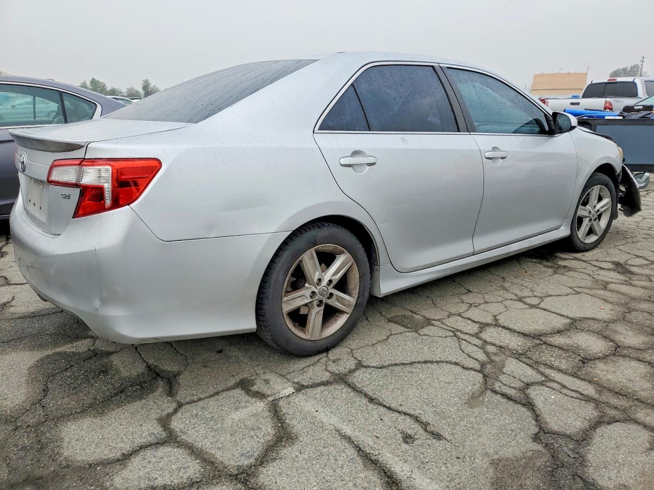 2014 TOYOTA CAMRY L photo 5