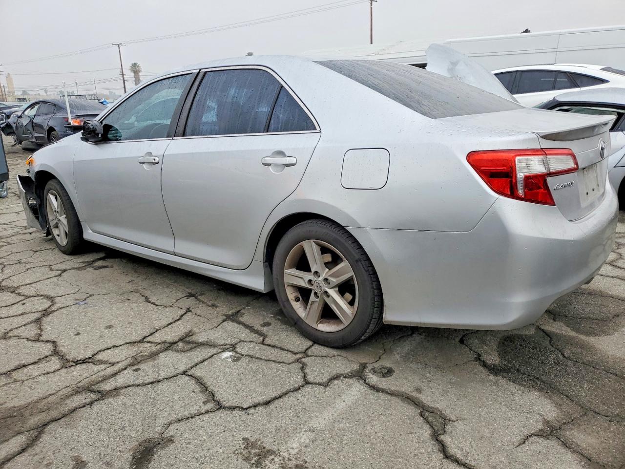 2014 TOYOTA CAMRY L photo 3